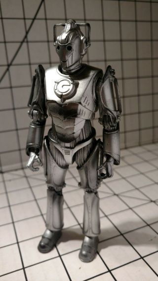 Doctor Who Cybermen Action Figure " Aka Battle / Dirty Version " 2006 W/o Weapon