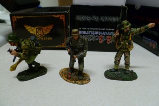 Set Of 3 Wehrmacht Waffen Ss Spanish King Country Honor Collectors Showcase 1/30