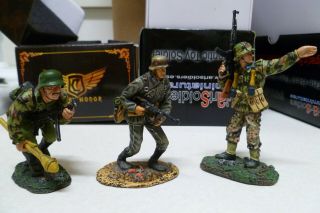 Set of 3 Wehrmacht Waffen SS Spanish King Country Honor Collectors Showcase 1/30 2