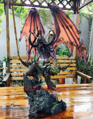 World of Warcraft Illidan Stormrage Deluxe Figure Figurine Eyes Can Shine 26 2