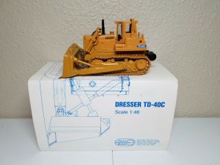 Dresser Td - 40c Dozer With Winch By Ccm 1:48 Scale Model