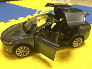 Tesla Motor Diecast Model X P100d 1:18 Scale Diecast Model Car Gray Gif