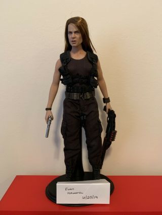 Hot Toys Mms125 Terminator 2 Judgment Day T - 1000 In Sarah Connor Disguise