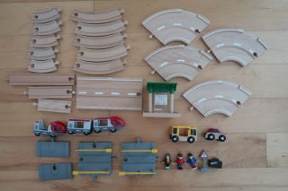 Brio 33209 Rail & Road Travel Set Wooden Building Toy Figures