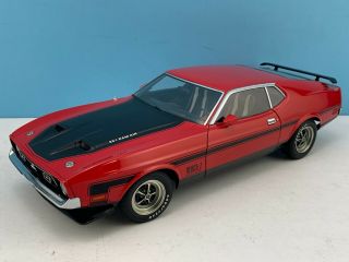 1:18 Autoart Millennium 1971 Ford Mustang Mach I Fastback In Red/black 72822