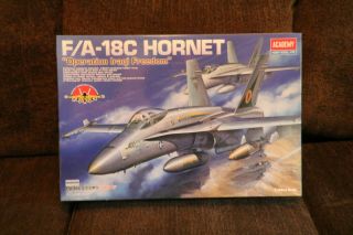 Academy 1/32 F - 18c Hornet /