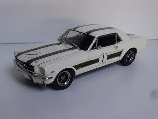 1:18 Classic Carlectables 1965 Ford Mustang 1 Geoghegan Castrol Livery Sg