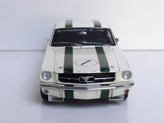 1:18 Classic Carlectables 1965 Ford Mustang 1 Geoghegan Castrol Livery SG 2