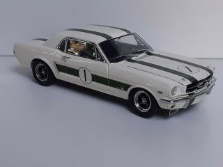 1:18 Classic Carlectables 1965 Ford Mustang 1 Geoghegan Castrol Livery SG 3