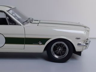 1:18 Classic Carlectables 1965 Ford Mustang 1 Geoghegan Castrol Livery SG 5