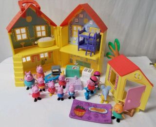 Peppa Pig Deluxe Play House With Figures & Accessories Tree House Scooter