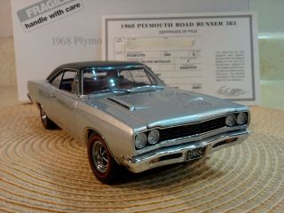 Danbury 1968 Plymouth Road Runner.  1:24.  Rare Color.  Near.  Title.  Issue