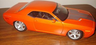 Maisto 1:18 1/18 Dodge Challenger Concept Orange
