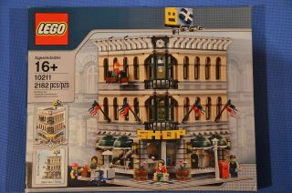 Lego 10211 Grand Emporium Set Creases On The Box.