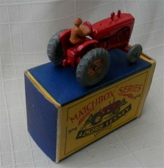 SCRIPT BOX 1950s.  MATCHBOX LESNEY.  4 Massey Harris Tractor. 6