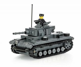 Panzer III - German Medium Tank - Display Model - Brickmania® Building Kit 3