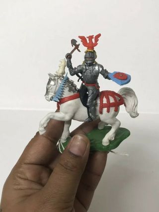 Britains Swoppet War Of Roses Knight White horseback With Arched Shield & Axe 2