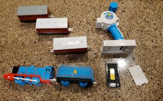 Tomy Thomas Train Trackmaster 3 Cars And Remote Control Gordon