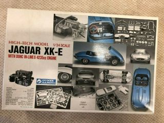 Gunze Sangyo Jaguar Xk - E 1:24 Scale High - Tech Model Kit - Complete