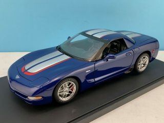 1:18 Autoart 2004 Chevrolet Corvette Z06 Commemorative Edition In Blue 80405