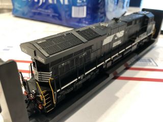 Ho Scale Norfolk Southern ET44AC With DCC and Sound 3
