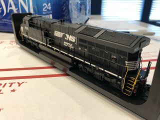Ho Scale Norfolk Southern ET44AC With DCC and Sound 4