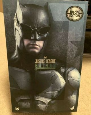 Hot Toys Mms432 Justice League Batman Tactical Batsuit 1/6 Special Opened