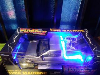Back to the Future DeLorean Vehicle - Diamond Select Toys - - LIGHTS 3