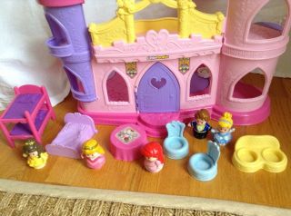 Fisher - Price Little People Disney Princess Musical Dance Castle and Accessories 2