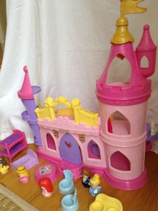 Fisher - Price Little People Disney Princess Musical Dance Castle and Accessories 3