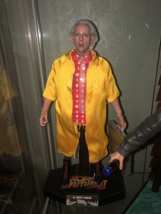 Hot Toys Emmett Brown Back To The Future 2