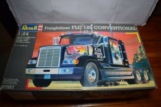 Revell 1/24 Freightliner Fld120 Conventional Truck Model Kit 1pc Cab & Sleeper