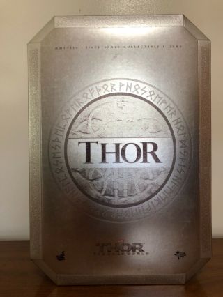 Hot Toys Thor: The Dark World Thor 1/6th Scale Action Figure