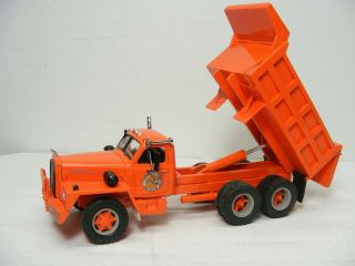 B81 MACK Tandem Dump Truck 1/48 Scale by Don Mills Models 3