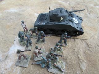 Roco Minitanks Painted Ww2 Sherman Tank And Infantry In Ho 1/87 Scale