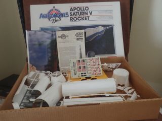 Monogram APOLLO SATURN V Rocket,  Young Astronauts Kit 5903,  1/144 Scale 6