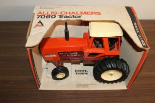 1/16 Allis - Chalmers 7060 Maroon Belly Tractor
