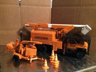 Asplundh Tree Expert Co.  W/ Wc/17 Wood Chipper Dg Productions 1/24 Scale