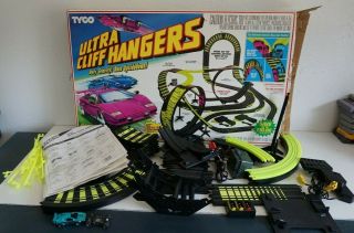 Tyco Ultra Cliff Hangers Ho Slot Car Race Track Set Zero Gravity Electric