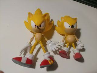 Jazwares Classic And Modern Sonic The Hedgehog Sonic 5 - Inch Figures