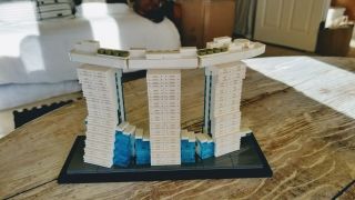 LEGO Architecture Marina Bay Sands (21021) 2