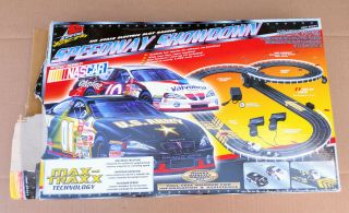 Speedway Showdown 9461 Ho Slot Car Set W/2 Fast Tracker Cars Us Army/valvoline
