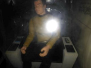 Deluxe Edition Star Trek Captain Kirk & Electronic Command Chair Action Figure 3