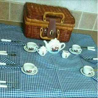 Madeline Porcelain Tea Set With Picnic Basket Service For 4