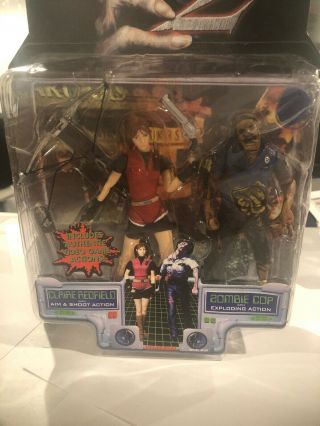 Resident Evil 2 Claire Redfield and Zombie Cop 1998 Action Figure 2