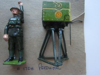 Vintage Britains Hollow Lead Toy Soldiers Army Predictor With Operator 1728