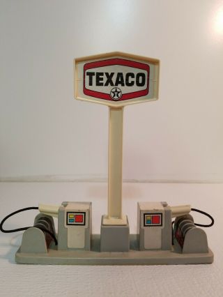 Vintage Playskool 44272 Texaco Service Gas Pumps W/sign
