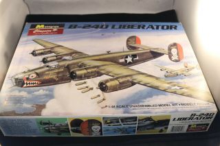 Monogram B - 24 D Liberator Aircraft 1/48 Unassembled Model Kit 5604