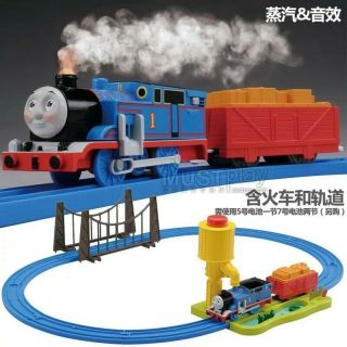 Tomy Trackmaster - Thomas the Train with Actual Steam (Water Vapor) and Sound 8