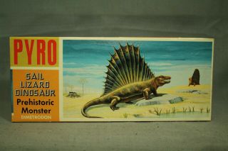 Rare Vintage Pyro Dinosaur Model Craft Kit W/box Dimetrodon Lizard
